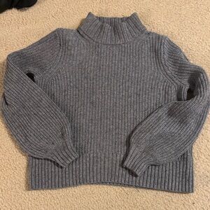 Abercrombie & Fitch Gray Knit Sweater